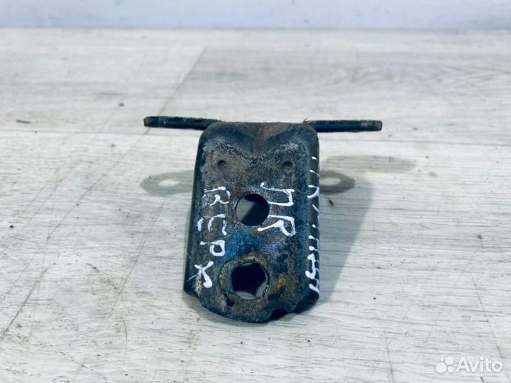 Петля двери передняя правая Nissan Armada SUV