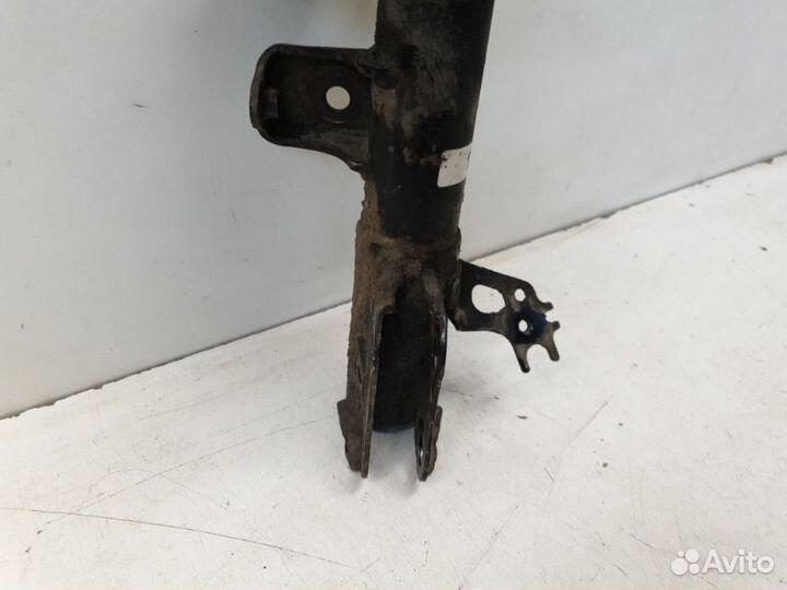 Амортизатор передний правый Toyota Camry V70 2018