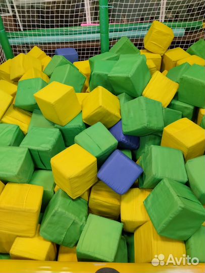 Батут с кубиками и ямой