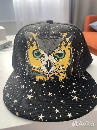 Бейсболка светится в темноте