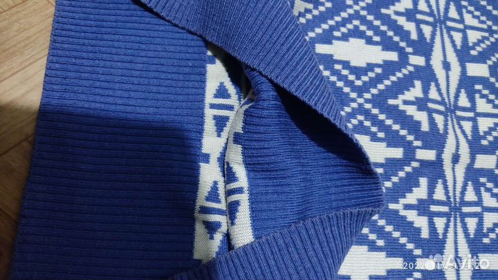 Свитер 44