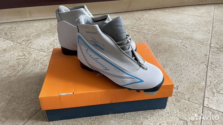 Новые лыжные ботинки NNN на 36 раз