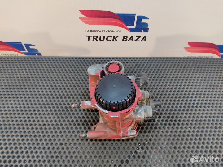 Кран управления тормозами прицепа