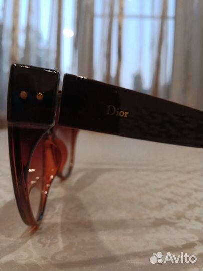 Солнцезащитные очки