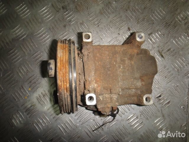 Компрессор кондиционера 323 BJ (98-03) 1,5 б/у