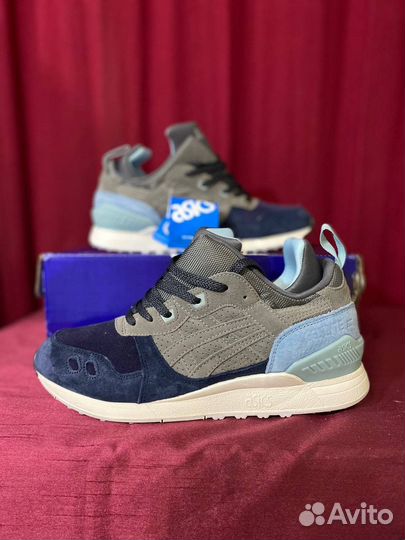 Кроссовки asics