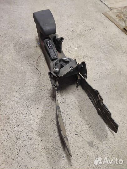 Подлокотник Форд фокус 2 дорестайл (в сборе)