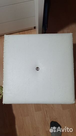 Пуфик для макияжного столика