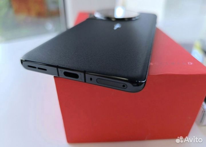 OnePlus 12, 12/256 ГБ