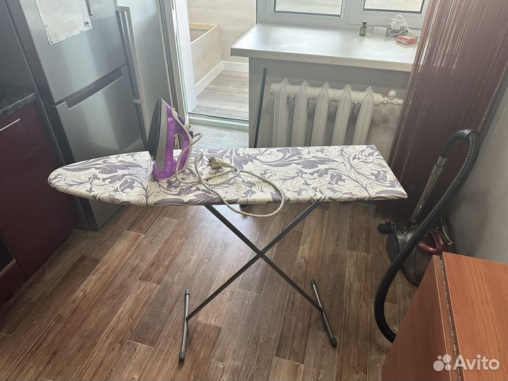 Гладильная доска и утюг