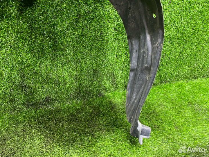 Подкрылок передний правый Toyota Aqua NHP10