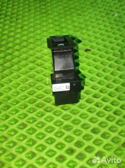 Кнопка стеклоподъемника задняя для VW Polo