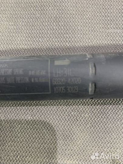 Амортизатор багажника Toyota Rav4 2020 6892042020