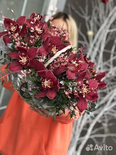 Корзина с орхидеями