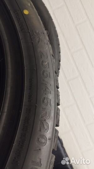 Triangle PL02 255/45 R20