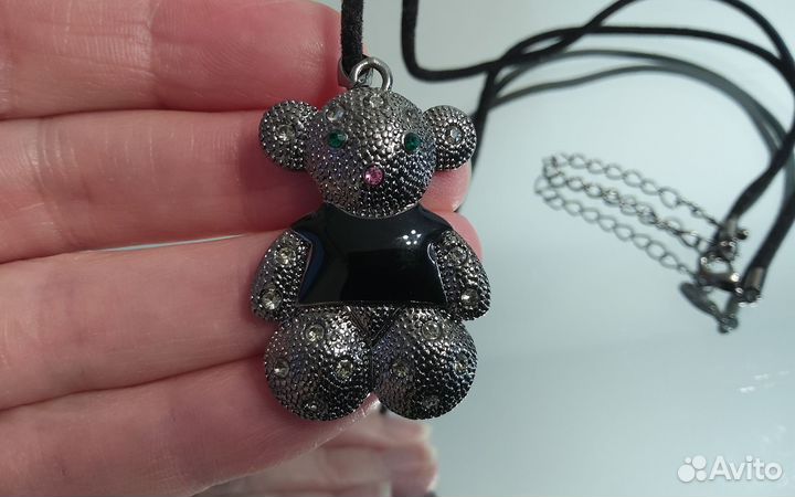 Кулон со стразами.Бижутерия