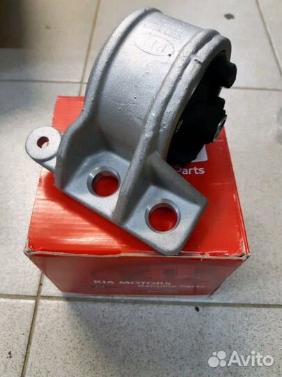 Опора двигателя правая Kia Spectra