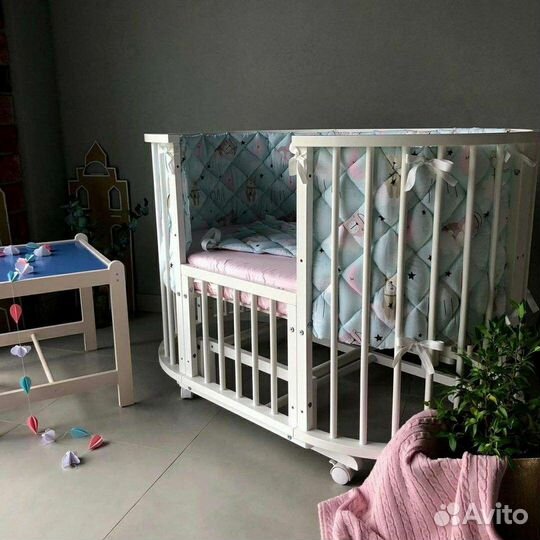 Детская кроватка новая с маятником