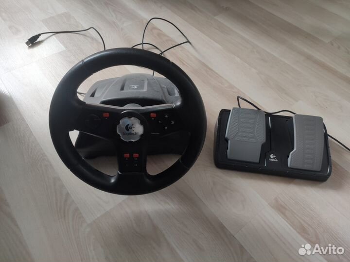 Игровой руль logitech