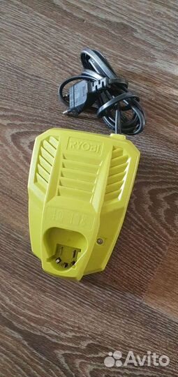 Зарядное устройство Ryobi 12в
