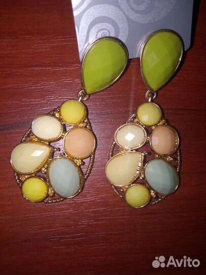 Бижутерия женская (серьги, подвески)