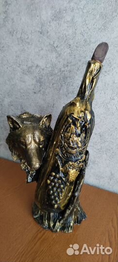 Подставка с бутылкой для вина интерьерный