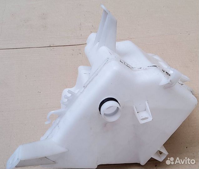 Бачок омывателя Toyota Corolla