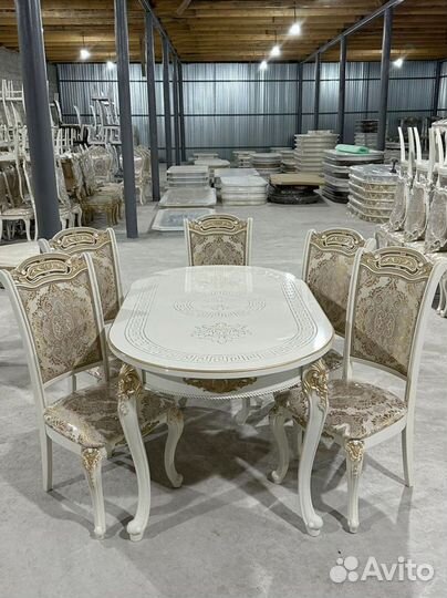 Стол и стулья для кухни. В наличии