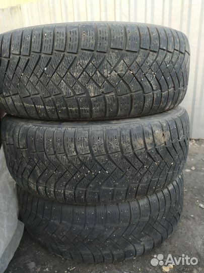 Pirelli Ice Zero 215/60 R16
