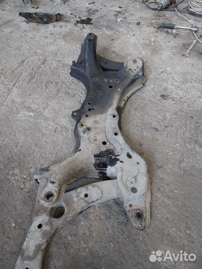 Подрамник Toyota celica t230 левый руль