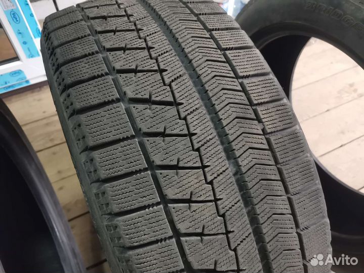 Bridgestone Blizzak VRX 215/50 R17