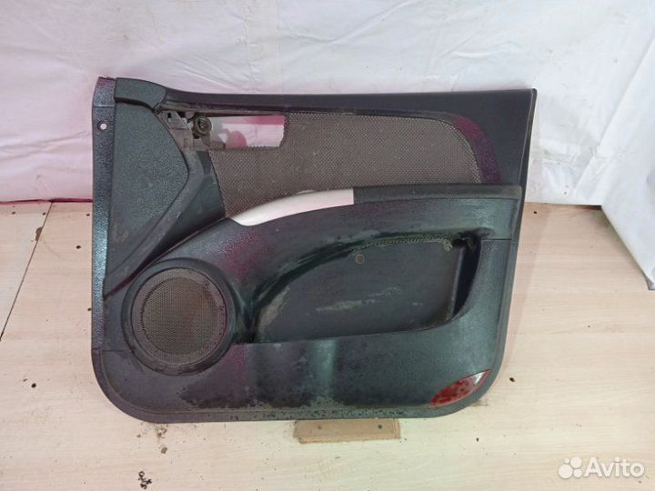 Обшивка двери передняя правая Kia Sportage 2 2010