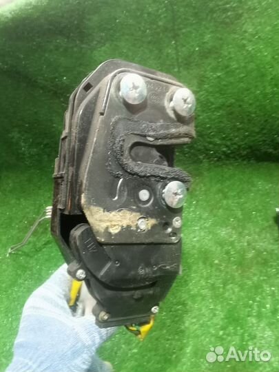 Замок задней двери kia cerato