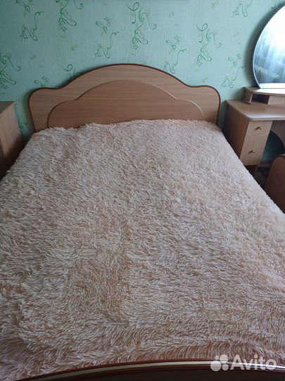 Продам спальный гарнитур б/у