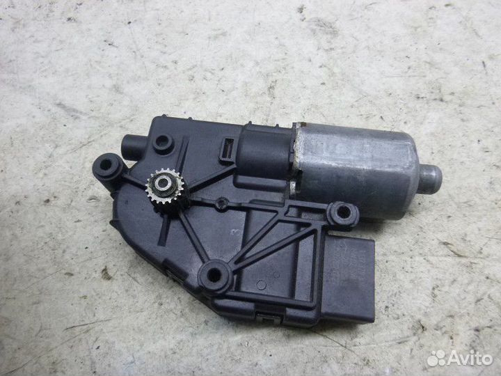 Моторчик люка audi Q5 2008