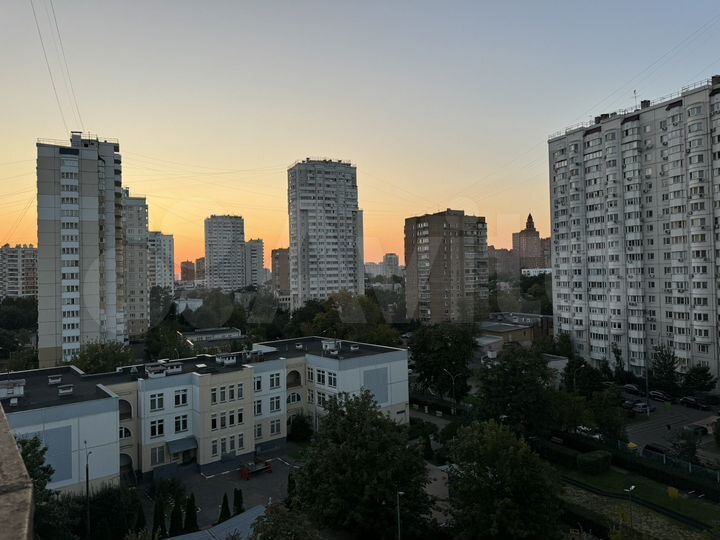 2-к. квартира, 60 м², 9/18 эт.