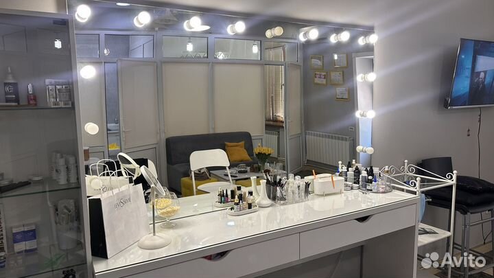 Столик для визажиста бу