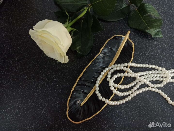 Тарелка декоративная/перо