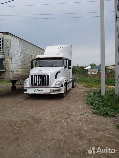 Volvo VNL 64T с полуприцепом, 2003