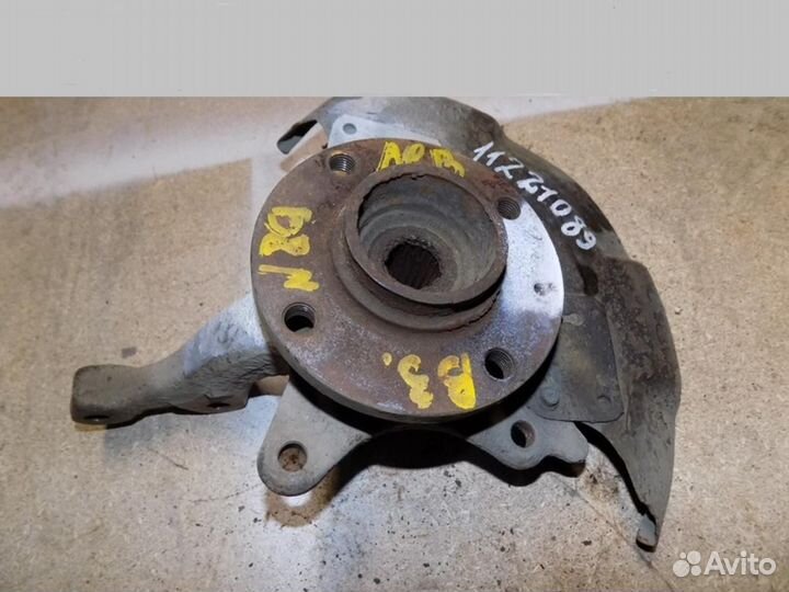 Кулак поворотный передний левый Passat B3 1988-199