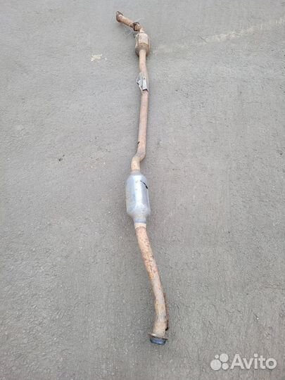 Часть глушителя на Mitsubishi Lancer 10