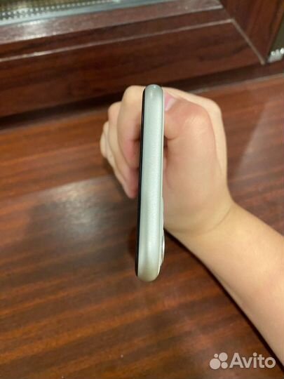 Телефон iPhone 11 gb64