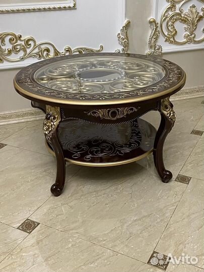 Стол и стулье 