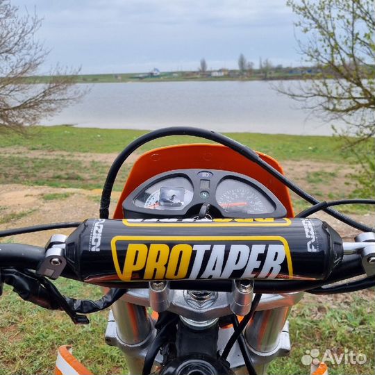 Мотоцикл райсер эндуро 200