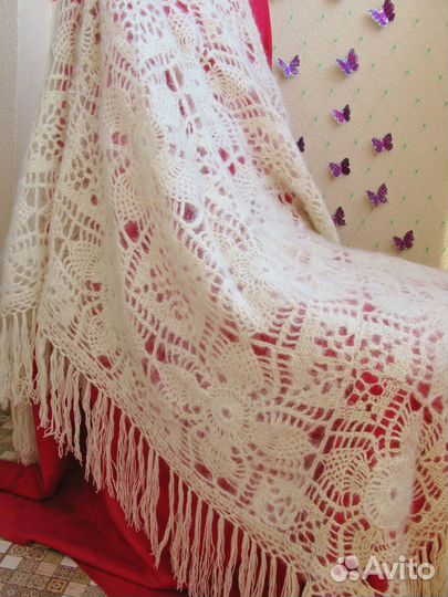 Шаль (в аренду для фотосессии) пуховая с кистями