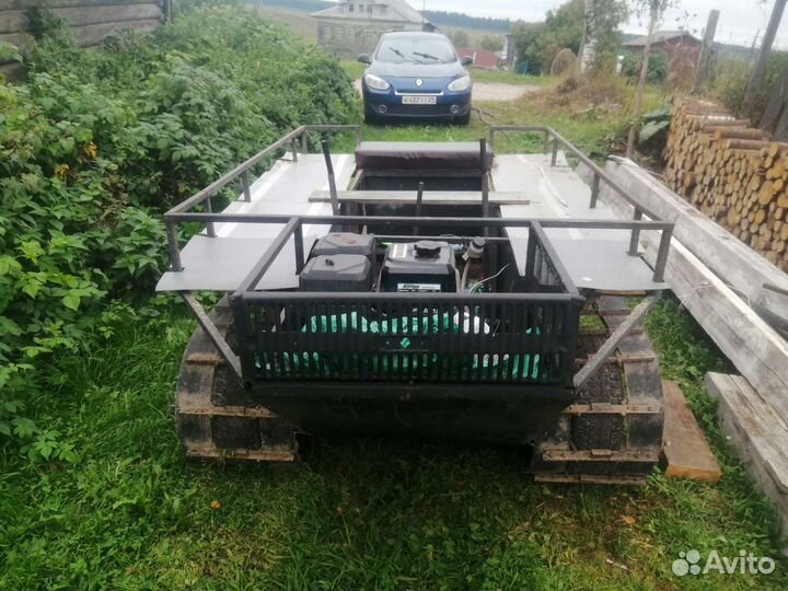 Гусеничный бортповоротный вездеход