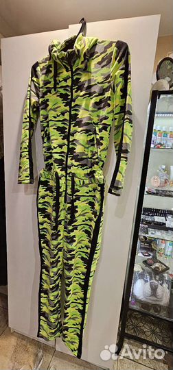 Комбинезон/спортивный костюм/светится на неонке