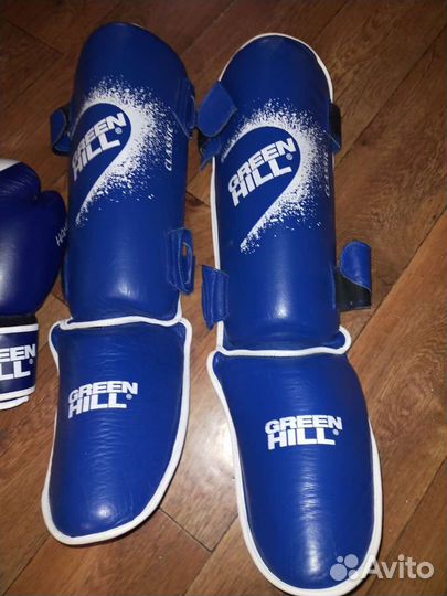 Боксерские перчатки и защита