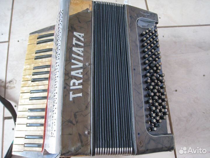 Продам антикварный немецкий аккордеон traviata