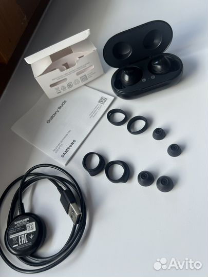 Беспроводные наушники samsung buds